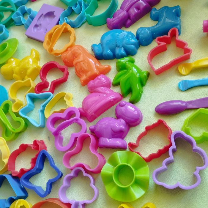 64 Moules pour pâte à modeler + pots - photo numéro 4