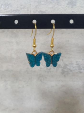 Boucle d'oreille papillon bleu