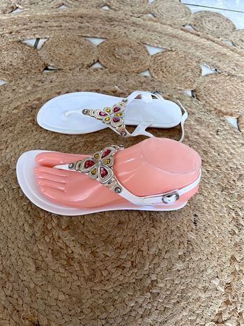 Sandale blanche  dorée avec strass rose taille 37