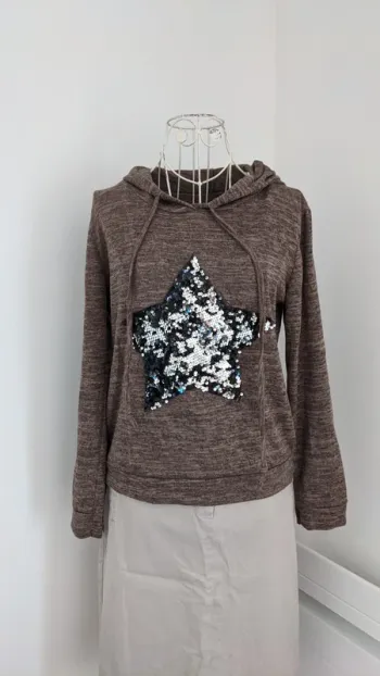 Sweat à capuche avec étoile en sequins 36