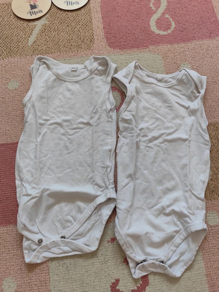 Lot 5 bodies sans manches - photo numéro 2