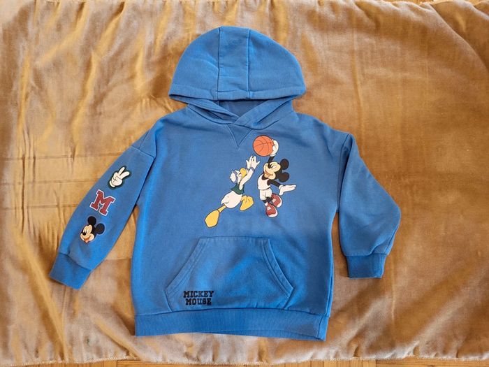 Joli Sweat à capuche et poches Disney 4/5 ans 110cm