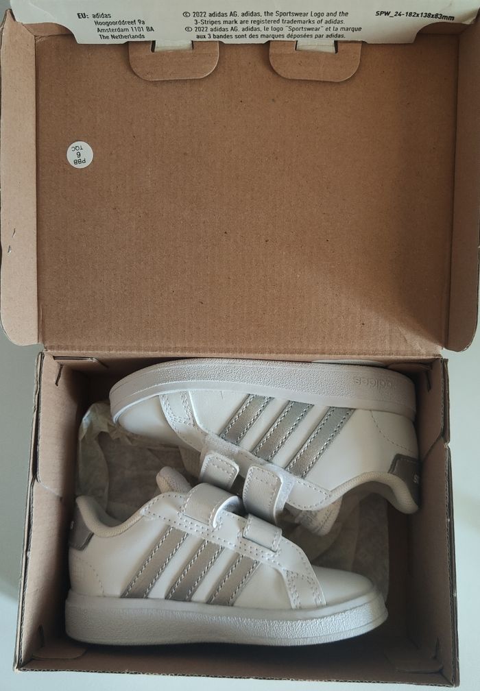 Basket adidas taille 22