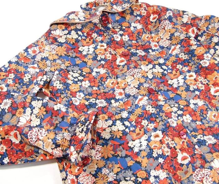 Blouse en Liberty Thorpe avec pince Aline et ses bobines - photo numéro 5