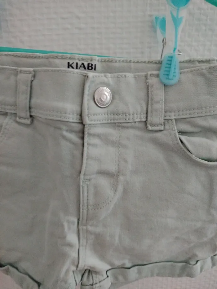 Short en jean taille 4 ans - photo numéro 2