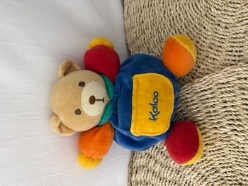 Doudou ours boule patapouf bleu orange rouge jaune KALOO