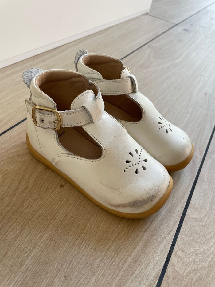 Chaussures ouvertes pour fille en cuir blanches vertbaudet taille 22