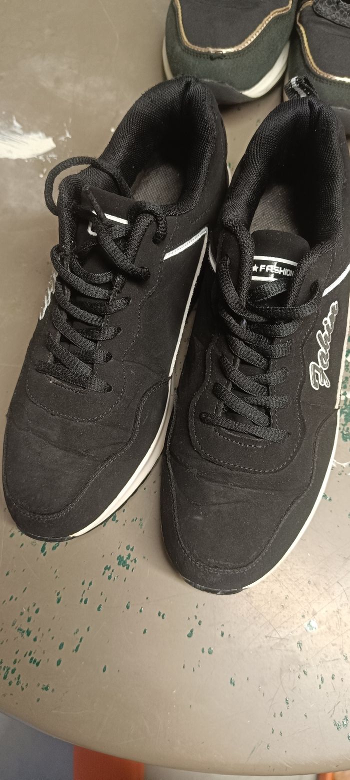 2 paires de baskets Femme en bon état général 37 et 38 - photo numéro 2