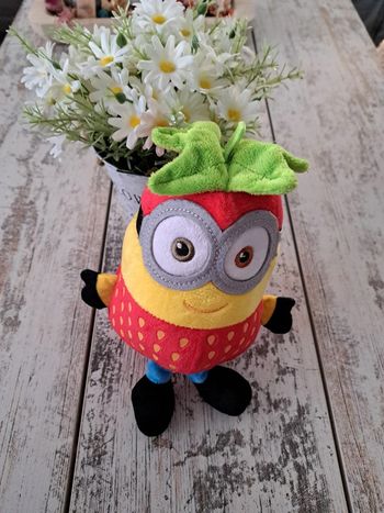 Peluche minions fraise