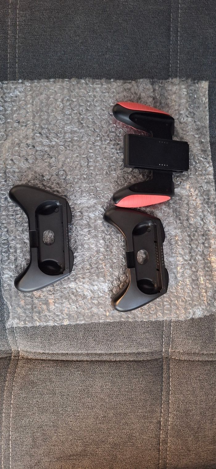 Console Nintendo Switch + accesoires - photo numéro 8