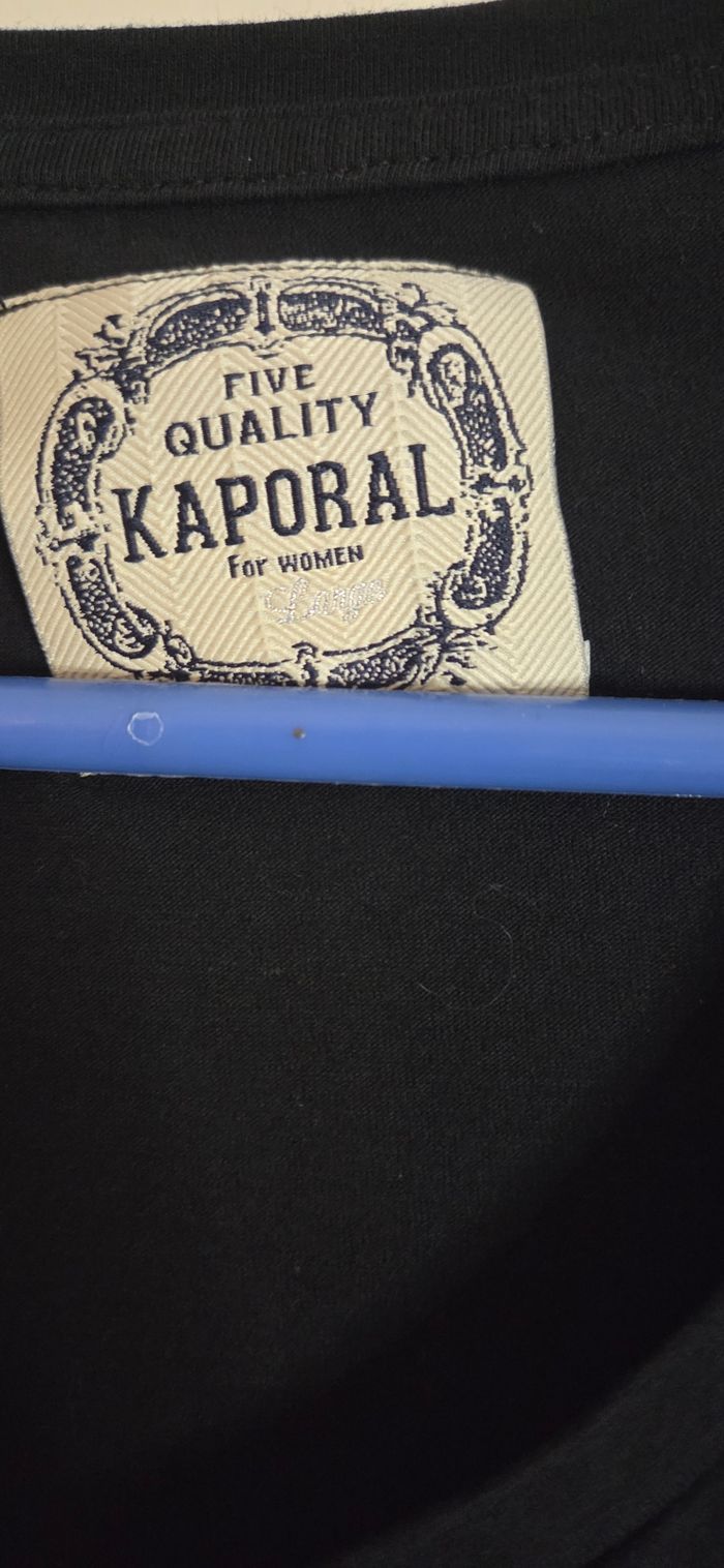 T-shirt noir Kaporal femme taille L – col V – logo sequins violets – excellent état - photo numéro 4