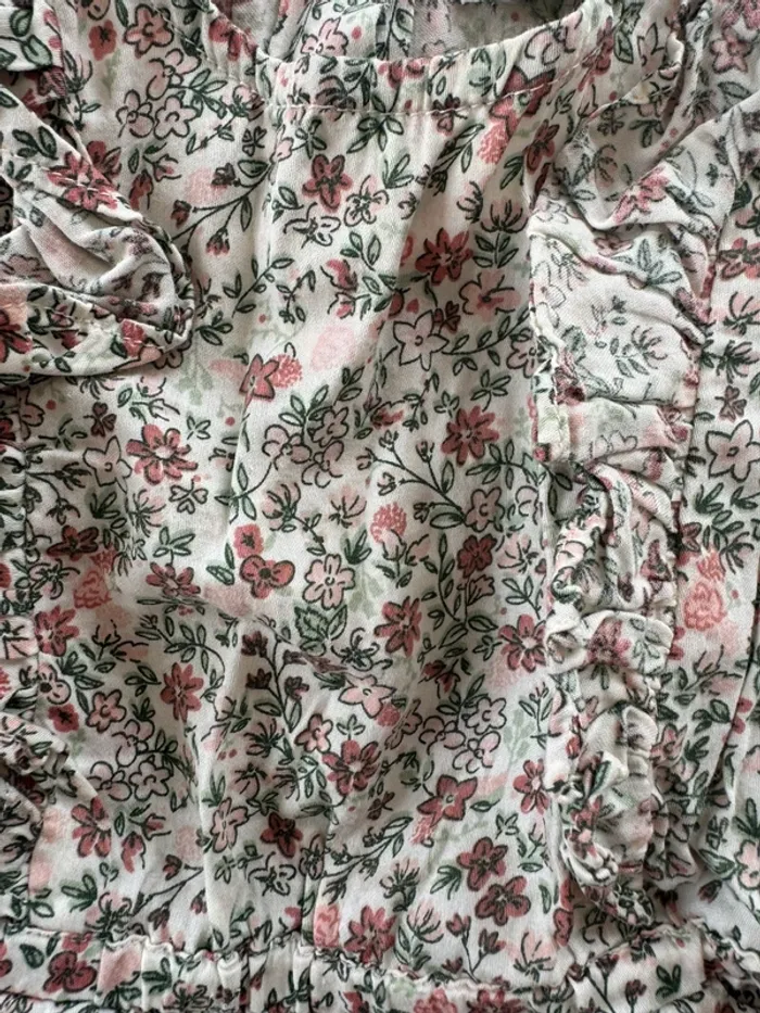 Combinaison à fleurs Tape à l’œil 9 mois TBE - photo numéro 4