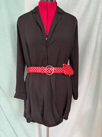 Ceinture rouge à pois blancs avec petit sac