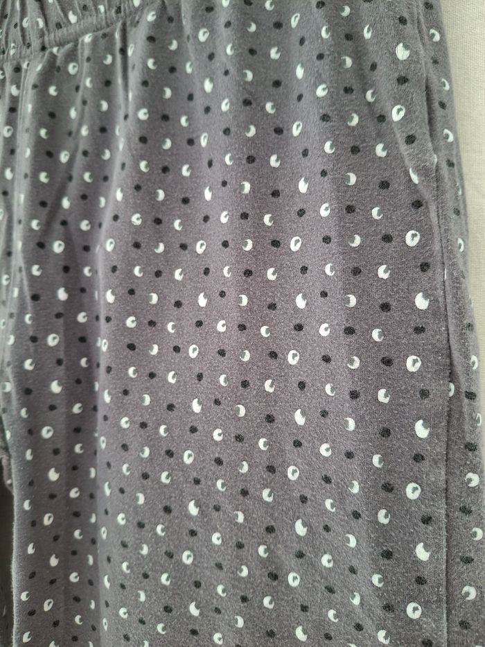 Pantalon taille élastique gris avec impression noir et blanche 12 ans Orchestra 
Très bon état ni trous ni tache - photo numéro 2