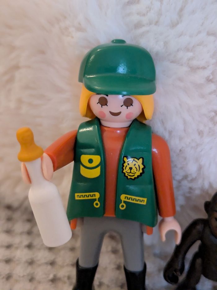 Playmobil Zoo 9074 - Soigneuse avec chimpanzé - photo numéro 3