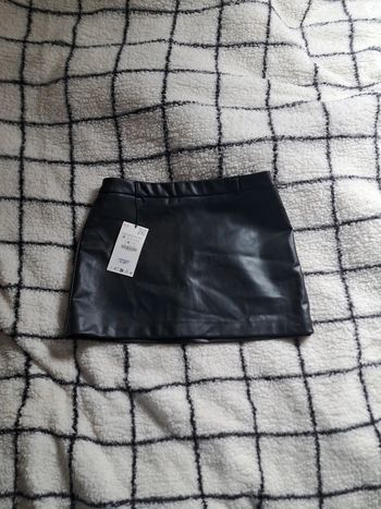 Mini-jupe simili cuir Zara taille M