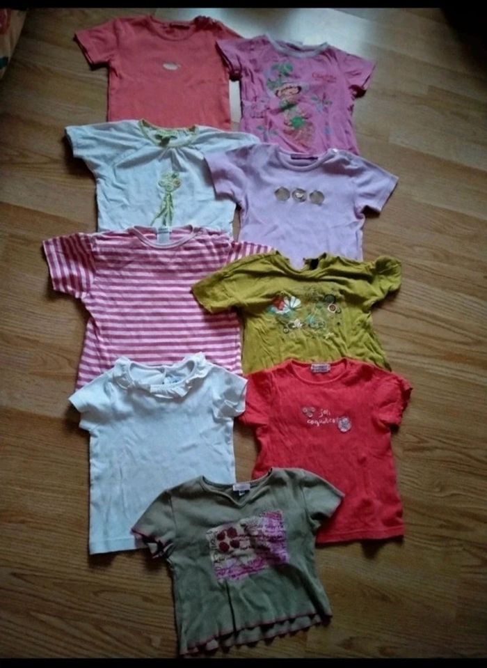 Lot de 9 tee shirt manches courtes. Filles.
Taille 3 ans