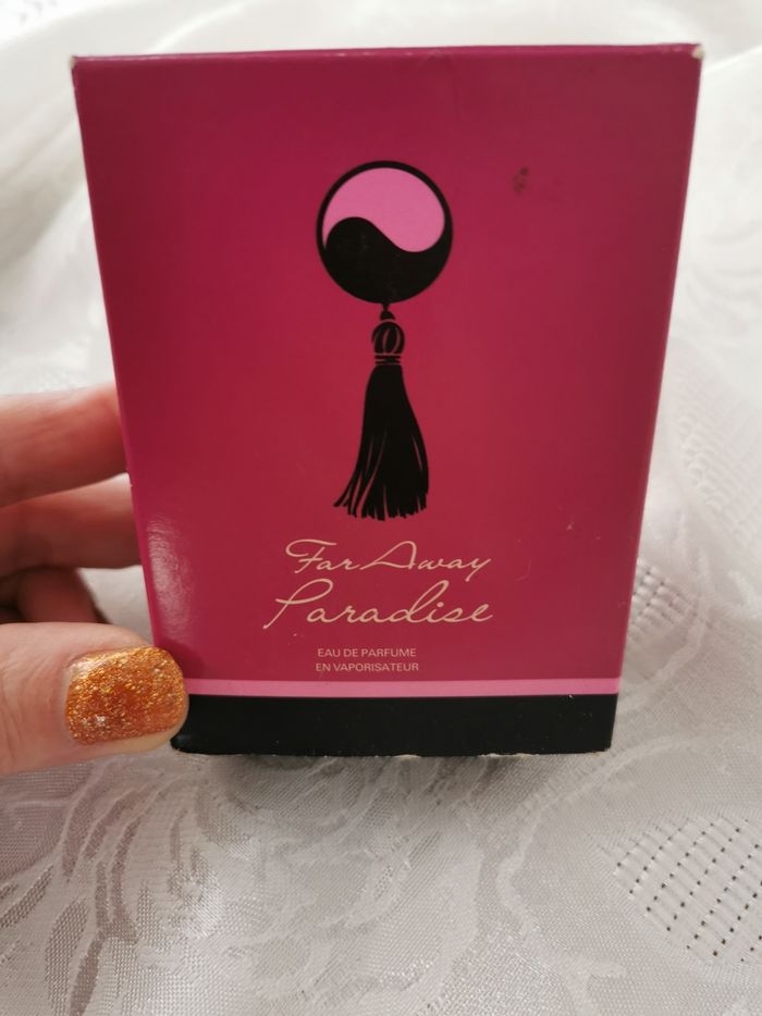Parfum Far Away Paradise. Avon - photo numéro 2