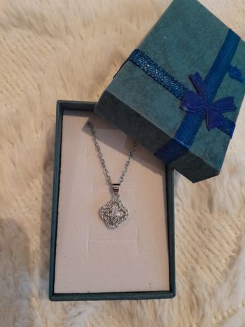 Collier Trèfle 4 feuilles, couleur Argentée avec strass