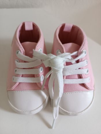 Converses rose bébé