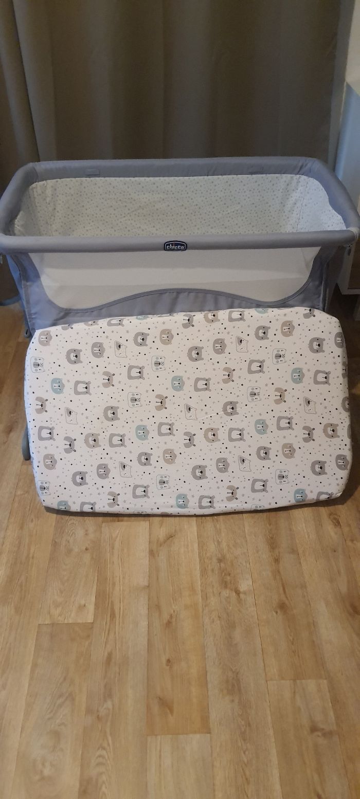 Cododo chicco next to me