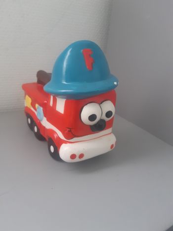 Tirelire en forme de  pompier en porcelaine