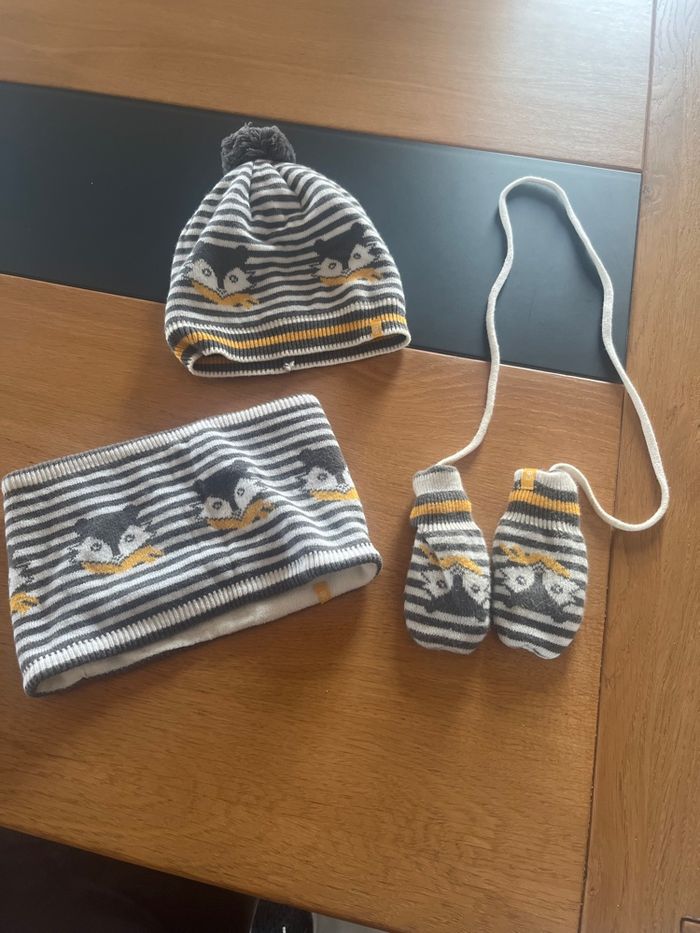 Ensemble bonnet, snood, moufles