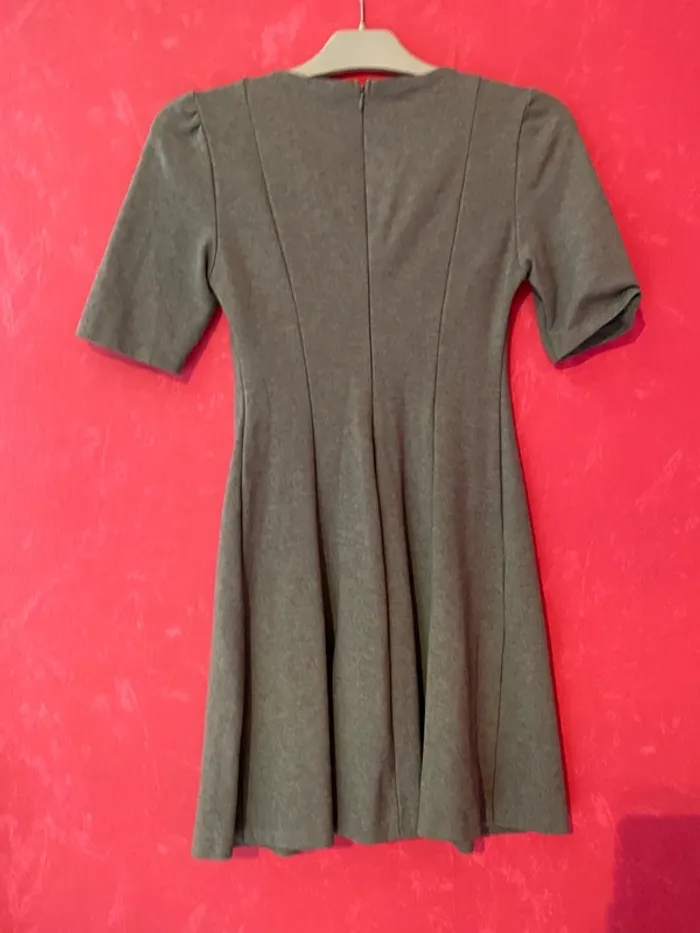 Robe grise en S - photo numéro 4