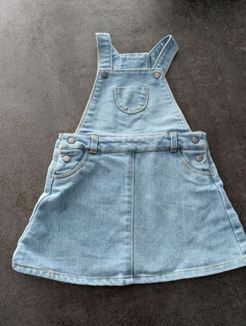 Robe salopette en jean bébé fille 2 ans comme neuve
