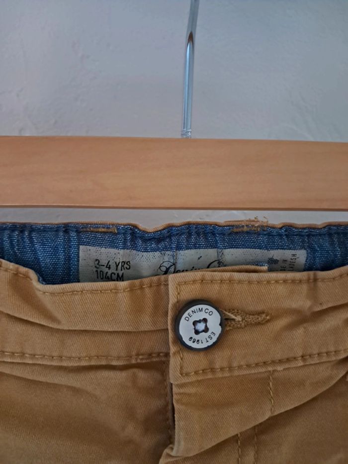 Short chino camel 4 ans 104cm tbe - photo numéro 3