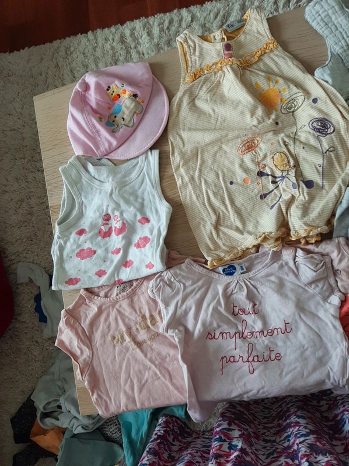 Lot de 12 vêtements taille 9 mois - photo numéro 2