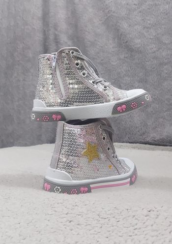 Baskets montantes argentées à paillettes

T 28 
