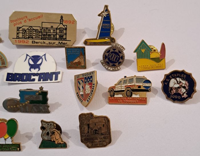 Lot de 20 pin's thème Cote d'Opale Berck Le Touquet et autre - photo numéro 3