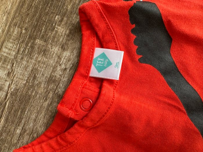 - Combishort Tex - 3 mois - Très bon état, mini tache - photo numéro 2