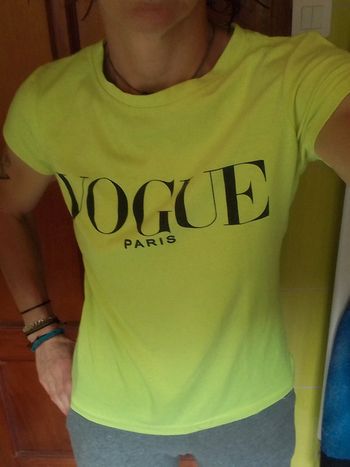 T-shirt femme jaune fluo Vogue Paris