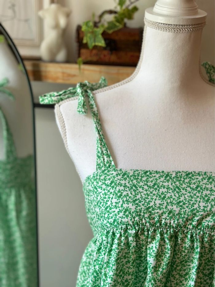 Robe d’été blanche et verte à motifs fleuris – Taille XS – Urban Outfitters - photo numéro 3