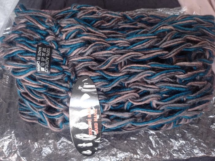 Tour de cou , écharpe tricotée neuve