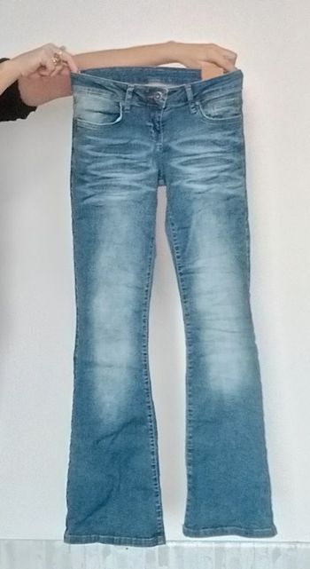 Jean bleu délavé jambes évasées neuf 36/38