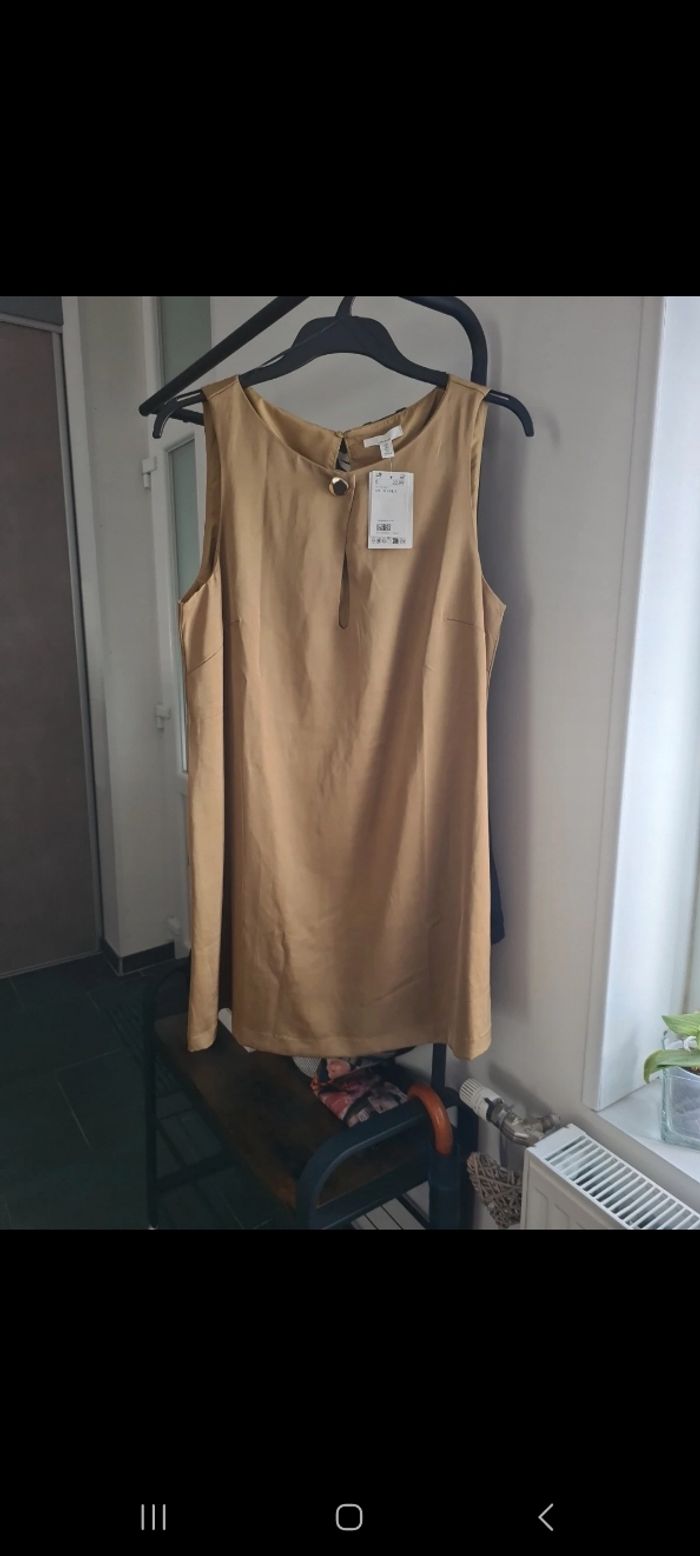 Superbe robe style sois neuve avc etiquette