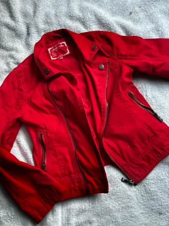 Veste rouge 8 ans