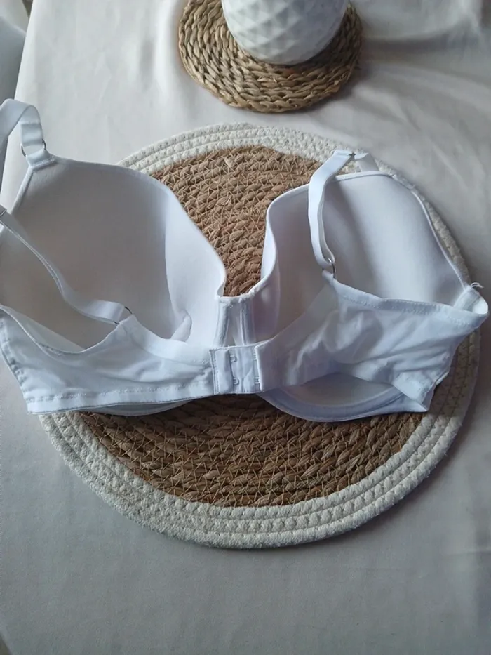 Soutien gorge - photo numéro 3