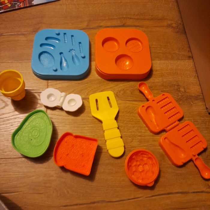 Lot d'accessoires pour pâte à modeler - photo numéro 2