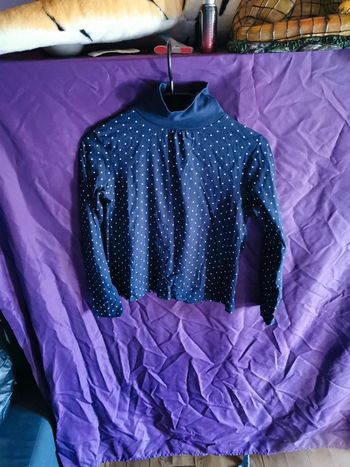 Manches longues col roulé à pois bleu