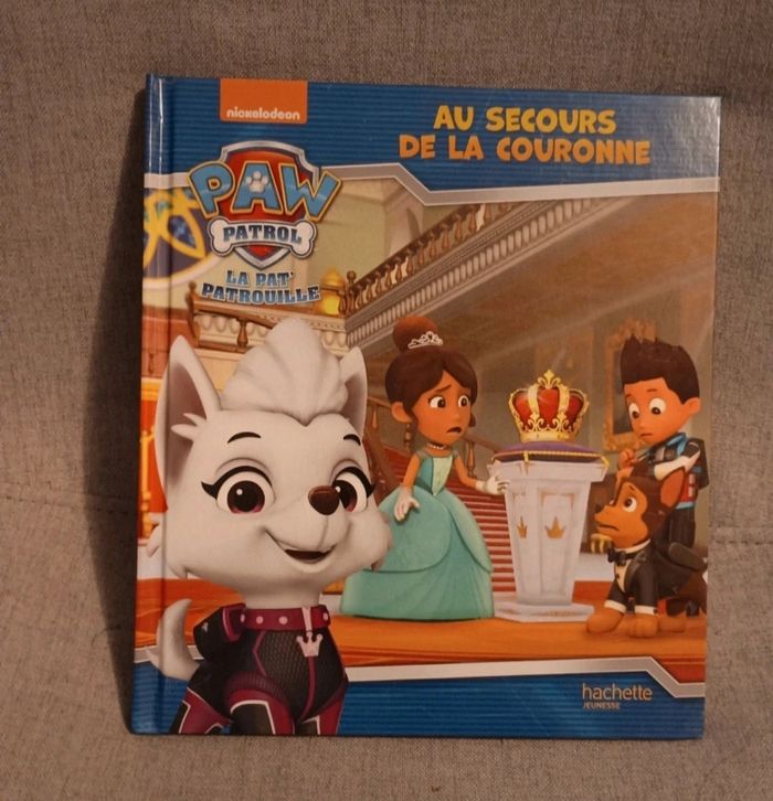 Livre pat patrouille au secours de la couronne