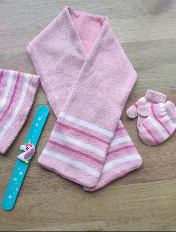 Ensemble bonnet, écharpe, moufles Très bon état - photo numéro 3