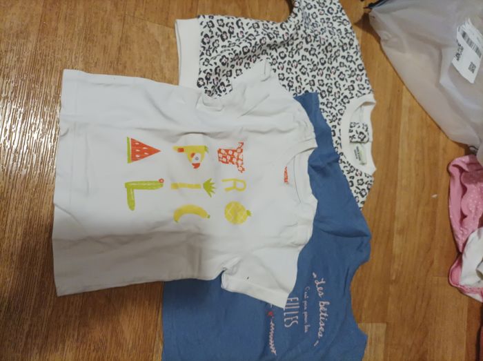 Lot 6M deux pull et un tee-shirt