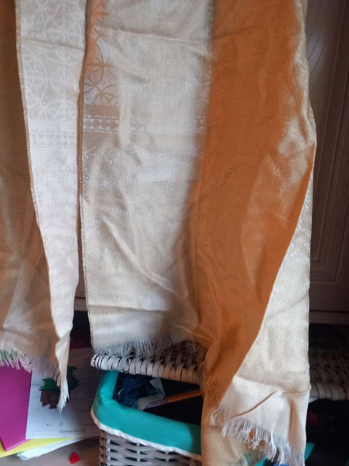 Châle doré et beige - photo numéro 5