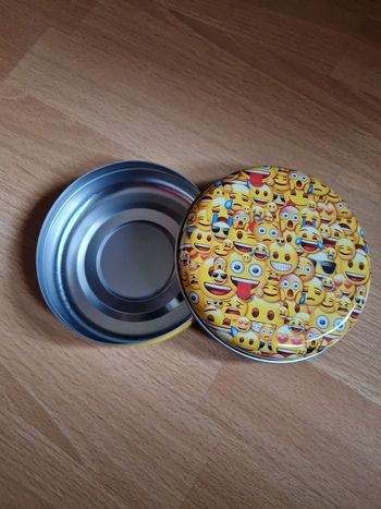 Boîte de rangement émoji neuve