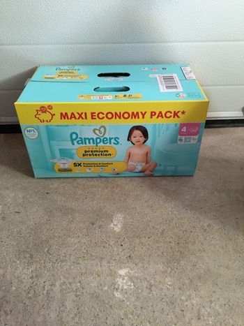 92 couches Pampers premium protection taille 4