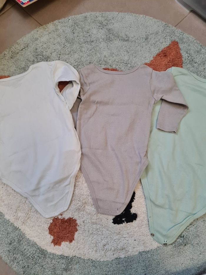 Lot de 3 bodies - 18mois - photo numéro 6